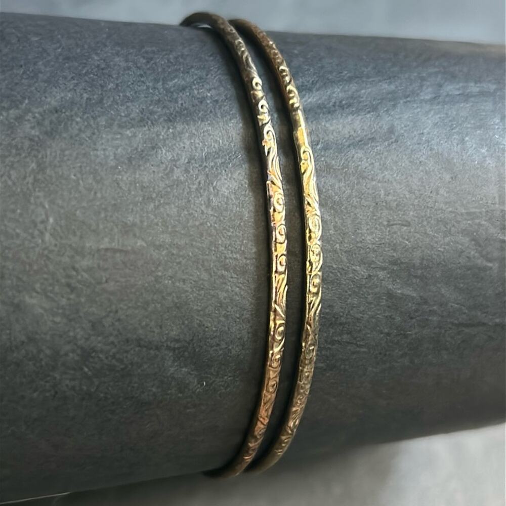 Women’s vintage dainty set of 2‎ gold tone patterned bangle bracelets one size
